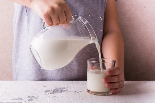 Perché soffriamo di osteoporosi se beviamo latte ogni giorno?
