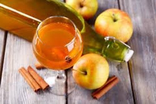 8 benefici di un cucchiaio di aceto di mele al giorno