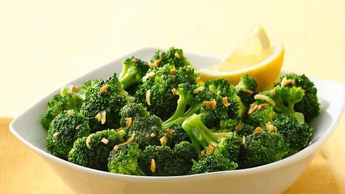 Broccoli aglio e limone alimenti alcalini