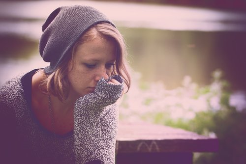 ragazza depressa