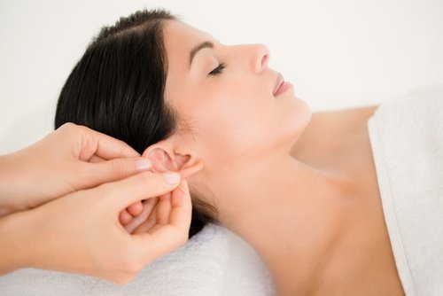 Massaggio alle orecchie