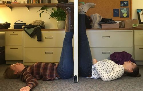 Sollevare le gambe aiuta a diminuire la tensione muscolare