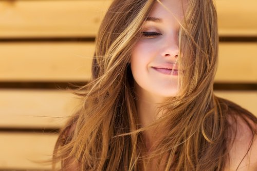 Favorire la crescita dei capelli: 3 efficaci consigli