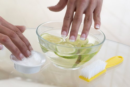 aglio e limone tra i rimedi naturali contro l'onicofagia