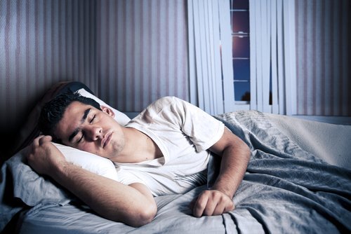 la melatonina è l'ormone che regola il processo di sonno e veglia