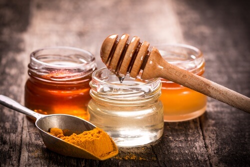 Maschera al miele e curcuma