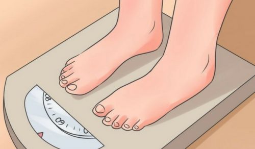 12 abitudini notturne che mettono a rischio il peso forma