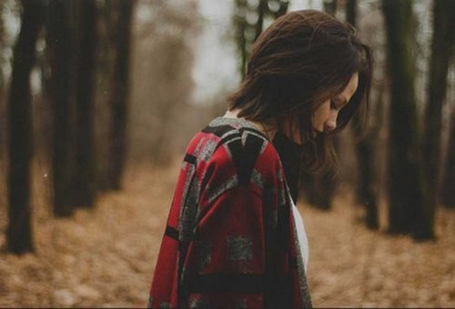 Ragazza nel bosco