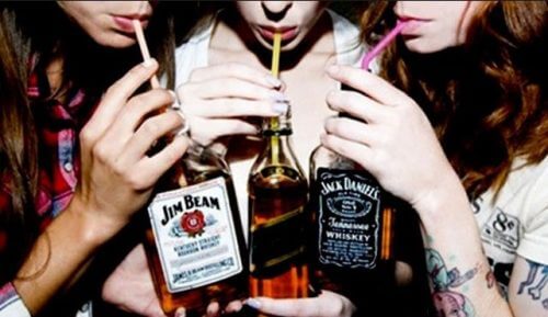 bere alcol troppo in fretta denota dipendenza