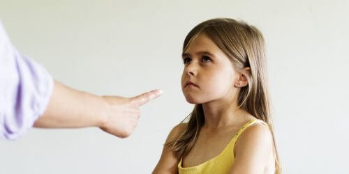 urlare contro i bambini può minare la loro autostima