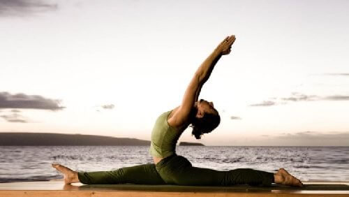 Posizioni yoga che aiutano a dimagrire