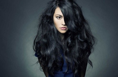 Ragazza dai capelli lunghi