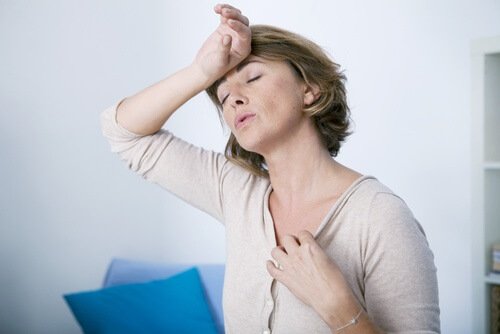 le vampate di calore sono uno dei sintomi più sgradevoli della menopausa