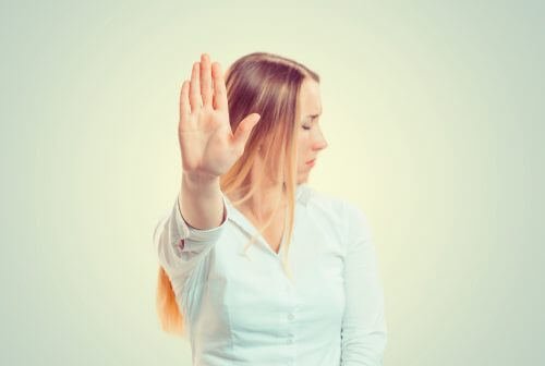 donna che vuole smettere di fingere