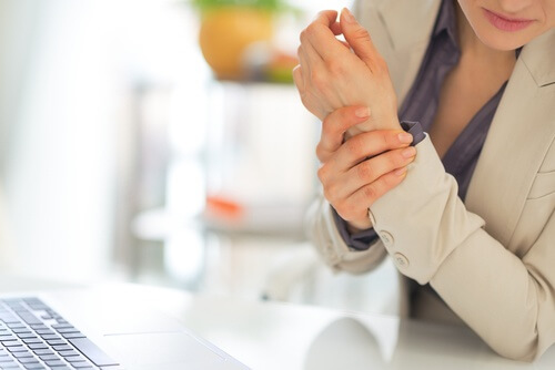 la rigidità corporea è uno dei sintomi della fibromialgia
