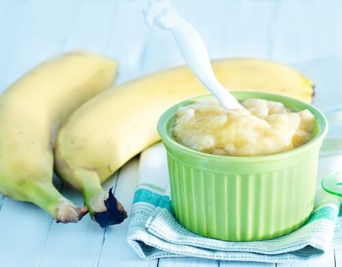 Maschera banana e miele contro le rughe sulle mani