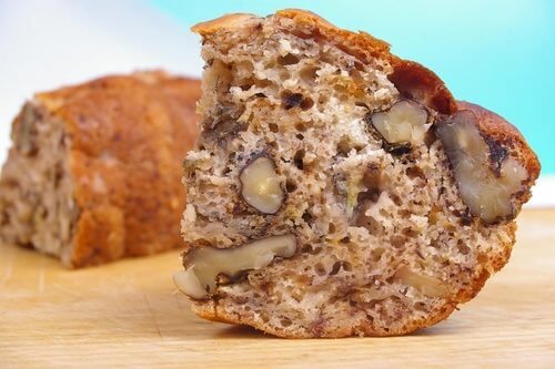 pane d'avena con banane e noci