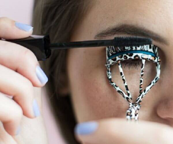 Evitare di usare il piegaciglia