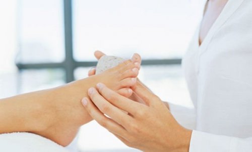 Pietra pomice per i talloni screpolati