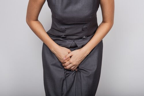 Donna con dolori al ventre