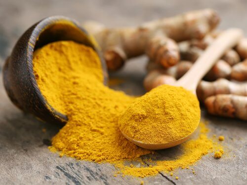 curry in polvere stimola la crescita dei capelli