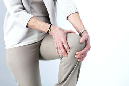 Artrosi: dolore al ginocchio.