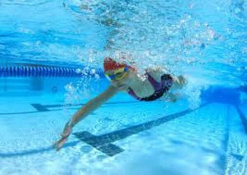 fare nuoto