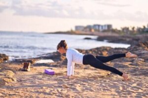 Sfoggiare un ventre piatto grazie a 5 posizioni yoga