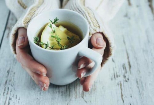 Infuso di timo, miele e limone