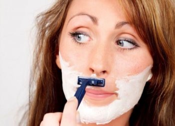 Eccessiva peluria sul viso: cause e consigli