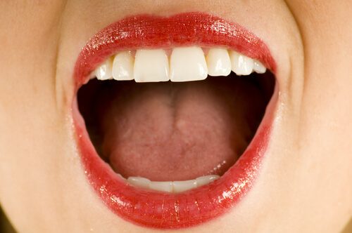 Sapore metallico in bocca: quali sono le cause?