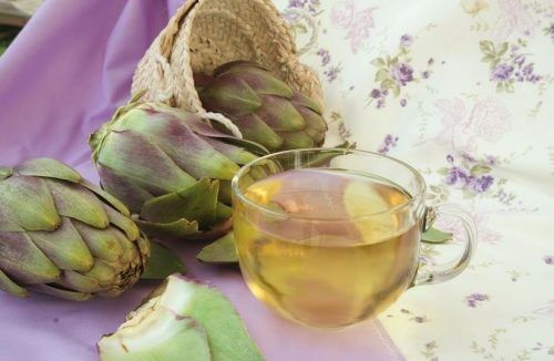 Acqua di carciofo e carciofi