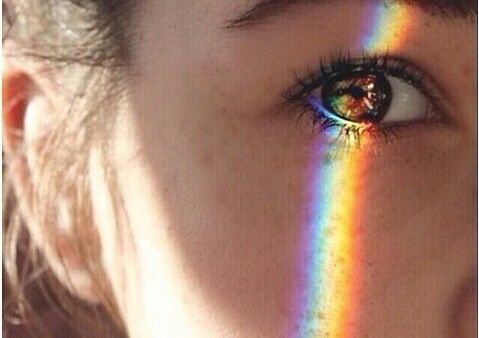 Arcobaleno negli occhi di donna