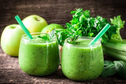 Depurarsi in un mese con limone, sedano e mela verde Depurarsi in un mese con limone, sedano e mela verde