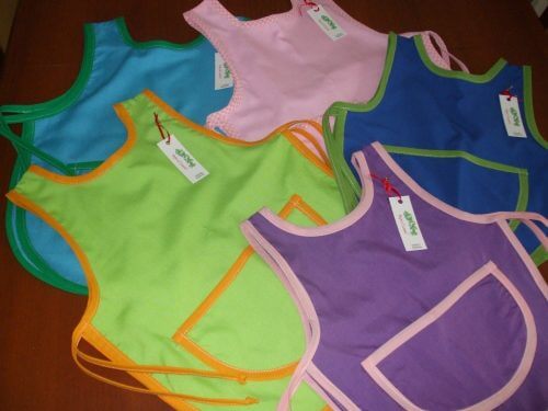 Grembiuli colorati da cucina.