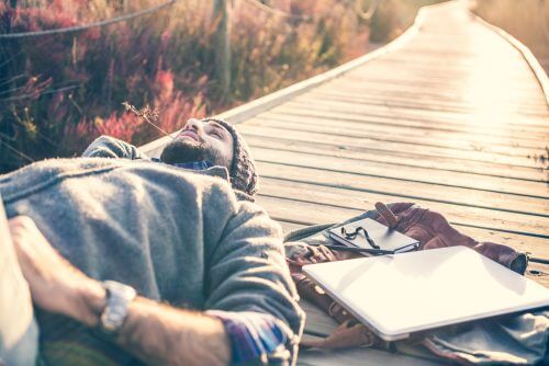 Impariamo ad accettarci così come siamo Impariamo ad accettarci così come siamo