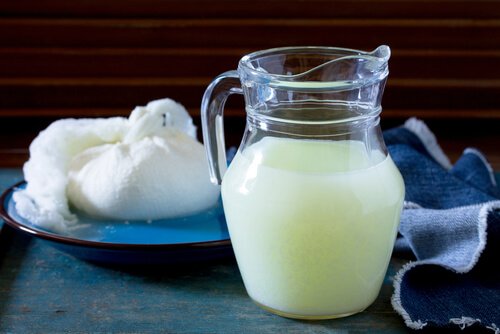 Siero di latte e mozzarella