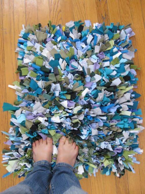 Piedi su un tappeto.