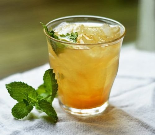 chá de menta gelado
