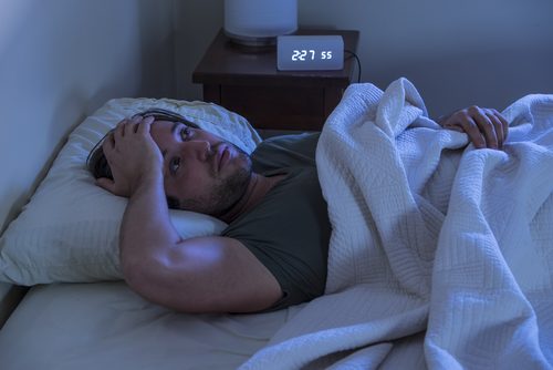 esiste una relazione tra solitudine e insonnia?