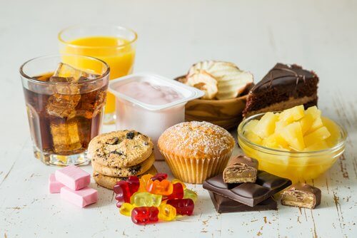 Consigli per non ingrassare in menopausa: evitare dolci e bevande zuccherate