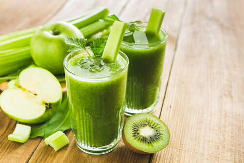 Frullati verdi con kiwi e sedano