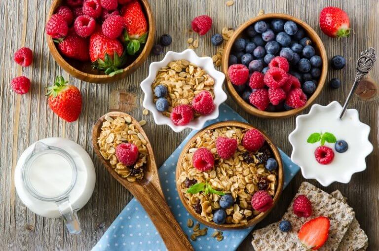 Frutti rossi e cereali per alleviare i dolori muscolari