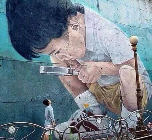 Murales di bambino e piccola donna, anime vecchie