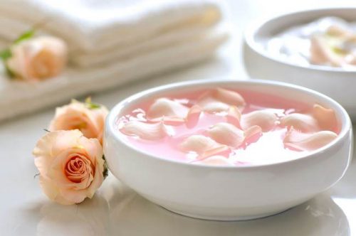Peeling al latte, calendula e petali di rosa