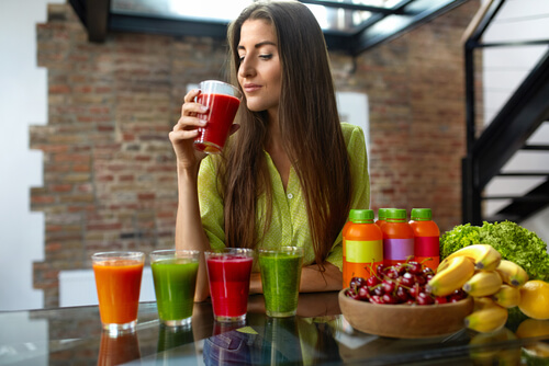 Ragazza con frullati