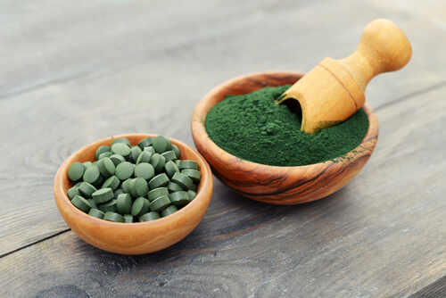 Spirulina in pillole e in polvere