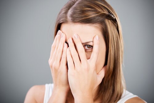 la distorzione è uno degli effetti collaterali della solitudine