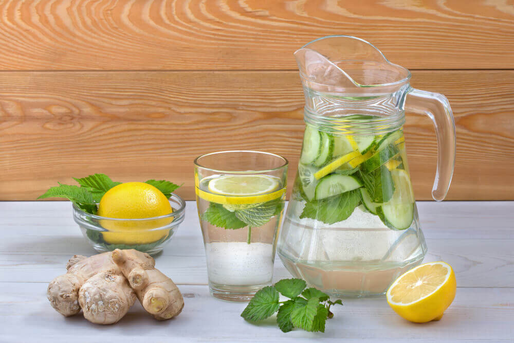 Acqua detox invece di bevande zuccherate