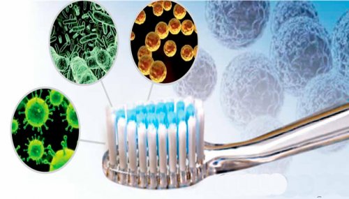 L'acqua ossigenata disinfetta lo spazzolino da denti